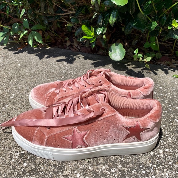 Madden Girl Velvet Star Sneakers Size 7 - Picture 4 of 16